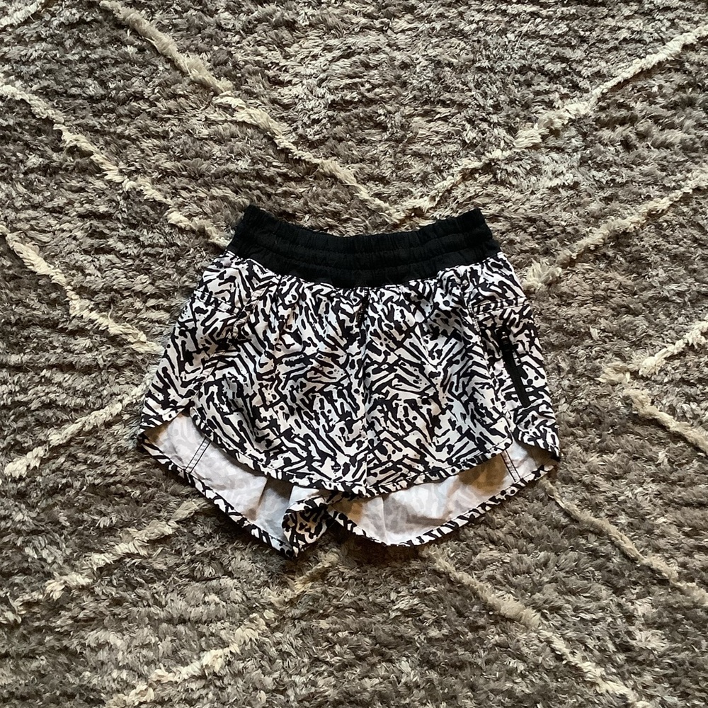 Lululemon tracker shorts